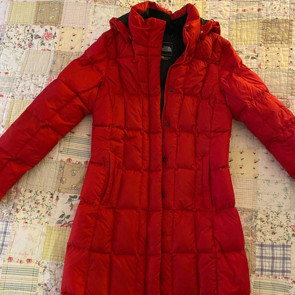 North Face womens puffer winter coat size S/P - EUC!